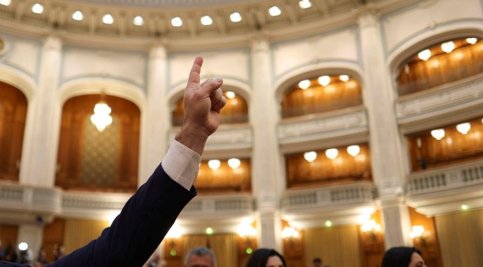 Orban crede că un nou Guvern Bolojan ar trece prin Parlament ”ca prin brânză”, de frica anticipatelor: Nu poţi să te duci la guvernare cu un partener care nu e sigur că peste cinci minute nu îţi bagă cuţitul în spate