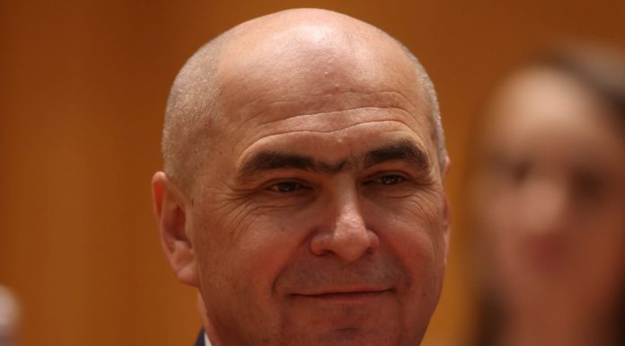 Bolojan, despre demisia liberalilor din deconcentrate: Dacă un partid intră în opoziţie, cel puţin funcţiile care sunt numite politic foarte probabil nu vor mai putea fi ocupate de acel partid. Deci nu este o decizie uşoară