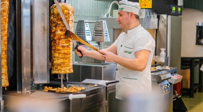 Criză, dar nu când vine vorba de mâncare. Încasări record și planuri de extindere națională pentru Dristor Kebap și McDonald’s