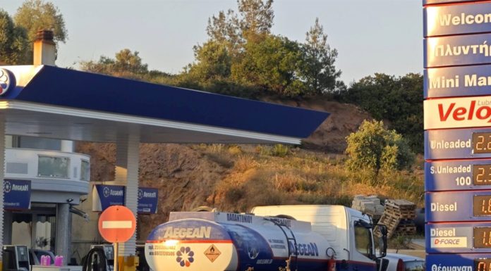 Cât costă benzina și motorina în Grecia? Imagini realizate de un turist român uimit, într-o benzinărie din Thassos: „În caz că veniți de Rusalii”