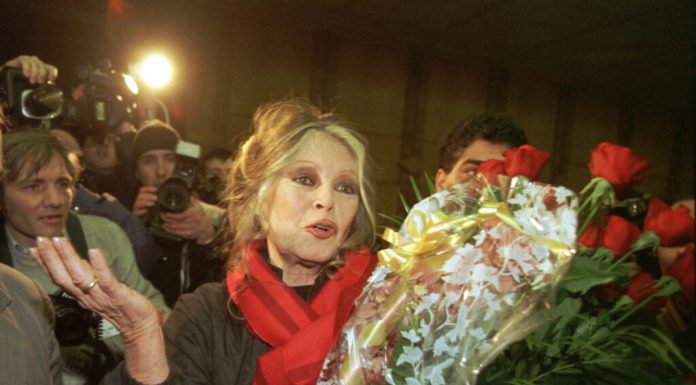 Festivalul de la Cannes îi aduce un omagiu lui Brigitte Bardot. O plajă a primit numele actriței