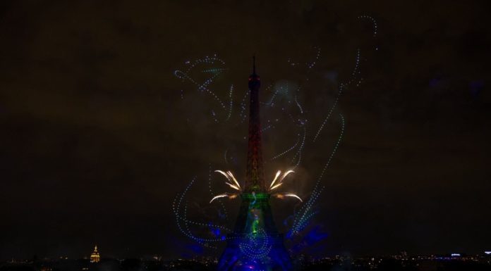 Focul de artificii de Ziua Naţională a Franţei, la Turnul Eiffel, devansat la 13 iulie, în omagiul victimelor, la marcarea a zece ani de la atentatul de la Nisa. Defilarea militară, menţinută la 14 iulie