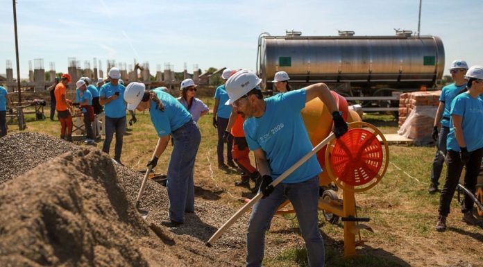 Habitat for Humanity, CEO Build. La un moment dat, orice formă de succes ajunge să se întâlnească cu întrebarea: “Și mai departe?”. Despre Construcție, Sens, Comunitate