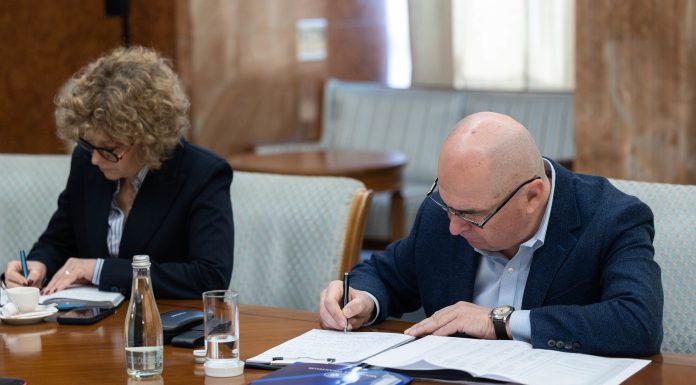 Deși demis, Bolojan încă poate restructura 3 companii de stat, în locul listărilor, pentru a nu pierde alte sute de milioane de euro din PNRR