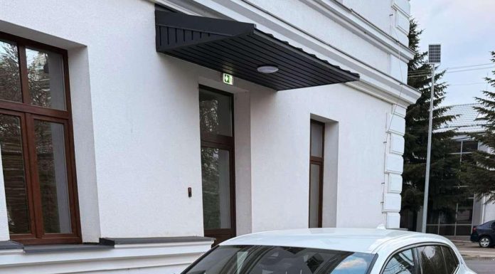 O șoferiță este cercetată după un control al polițiștilor din Suceava. Motivul pentru care a rămas fără mașină. FOTO