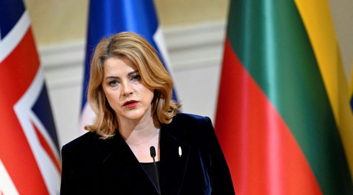 Prim-ministrul Letoniei a demisionat după un scandal cu drone ucrainene, care au deteriorat un depozit de petrol