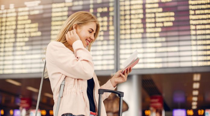 Criza kerosenului schimbă regulile în aeroporturi: pasagerii pot fi mutați pe alte zboruri pentru a economisi combustibil