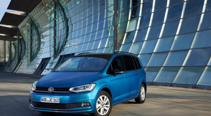 Punct final după 24 de ani. Volkswagen oprește producția unui model de succes, Touran