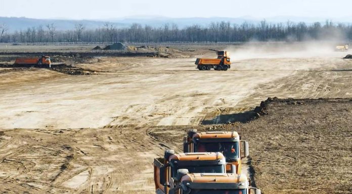 VIDEO Furnicar pe Autostrada Moldovei. Umbrărescu a adus 5.000 de muncitori. Prima țintă majoră, în august
