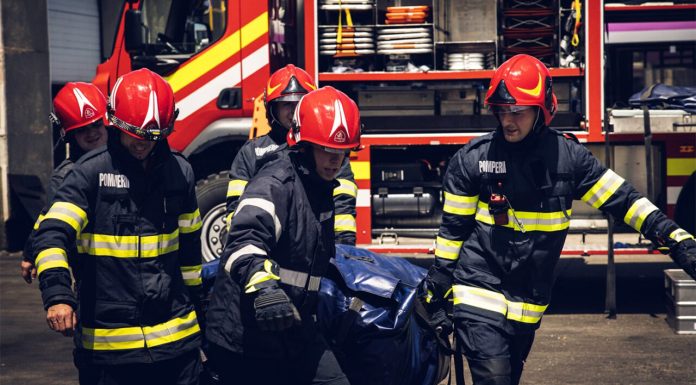Incendiu puternic la un restaurant de pe Șoseaua Colentina. Șapte persoane au fost evacuate din cauza fumului dens
