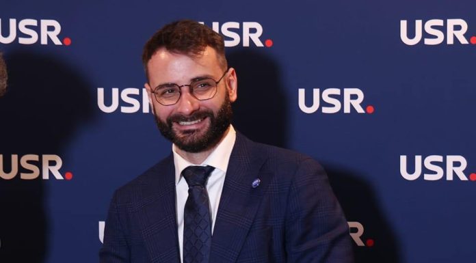 Deputatul USR Iulian Lorincz nu crede că PNL va merge cu propunerea Ilie Bolojan de premier, la consultări: Nu cred că sunt absurzi, de aceea au şi ales varianta opoziţiei. Tatonează şi un guvern minoritar cu USR, PNL, UDMR şi minorităţi
