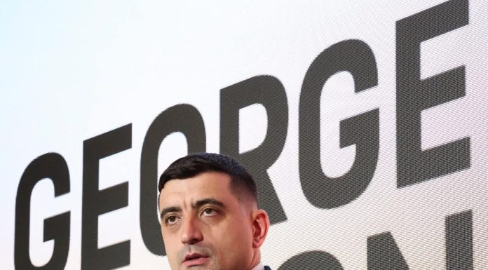 AUR anunţă că va participa la consultările preşedintelui cu partidele, pentru desemnarea premierului / Delegaţia, condusă de George Simion / Când preşedintele exclude un partid, abandonează rolul de mediator şi se poziţionează ca actor partizan