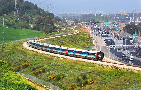 O nouă companie feroviară se lansează în România. Lansează astăzi ruta București – Suceava cu trenuri Intercity la preț de InterRegio