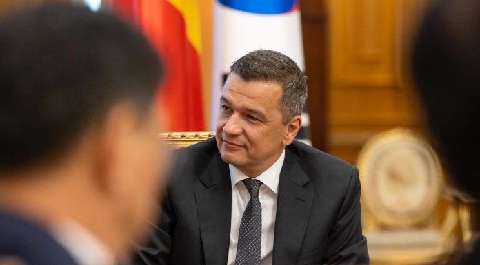 Preşedintele Camerei Deputaţilor, Sorin Grindeanu, a depus la CCR o cerere de soluţionare a unui conflict juridic de natură constituţională, cu privire la ordonanţa SAFE, adoptată de guvernul Bolojan când a devenit interimar