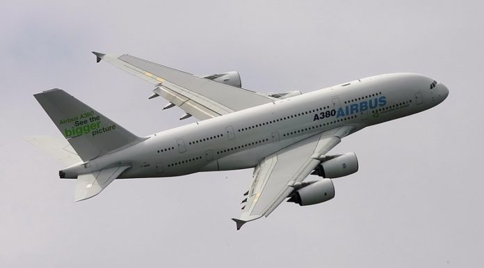 Momente de panică într-un avion Brisbane-Hong Kong, după turbulențe puternice. Zece oameni au fost răniți