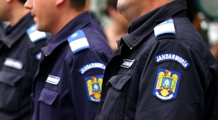 Un bărbat a încercat să mituiască jandarmii în Mamaia cu aproape 8.000 de lei. Avea asupra sa substanțe suspecte