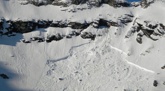 Avalanșă în Bucegi, pe Valea Coștilei. O persoană prinsă sub stratul de zăpadă