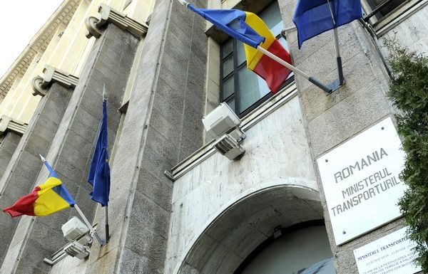 Un lift din Ministerul Transporturilor, în care se aflau șase persoane, a căzut în gol