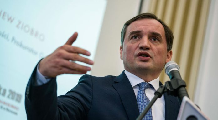 Un fost ministru polonez căutat pentru deturnare de fonduri confirmă că se află în SUA, Trump personal i-ar fi aprobat viza