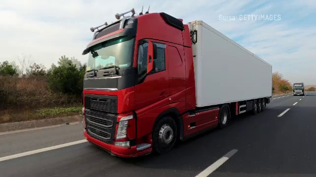 Patru români acuzați că au jefuit un TIR într-o parcare din Franța. Ar fi furat cosmetice de aproape un milion de euro