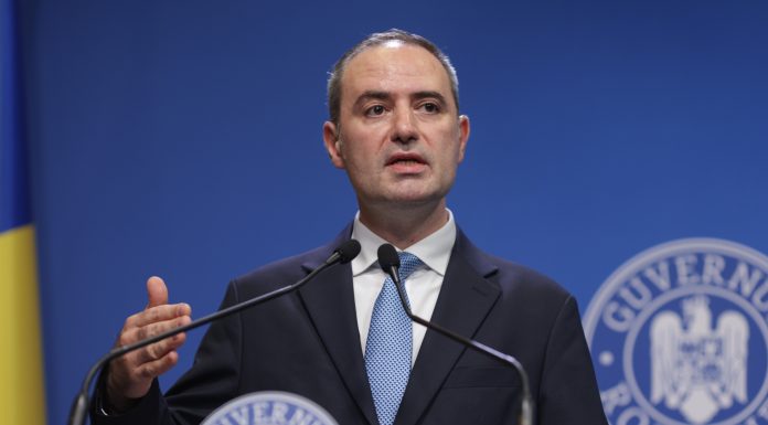 Reacția ministrului Finanțelor după prăbușirea leului: „Turbulenţele politice sunt văzute ca un principal factor”