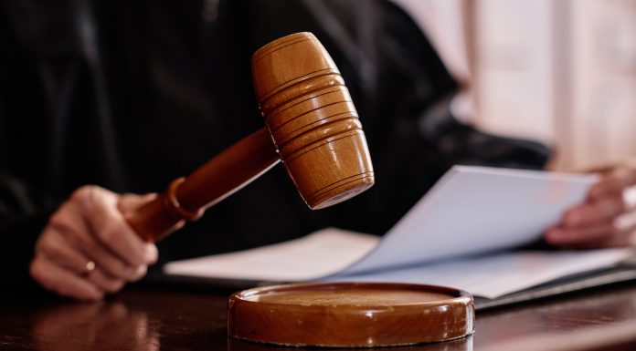 O instanță a hotărât ca un copil să aibă doi tați și o mamă. Decizie istorică în Italia