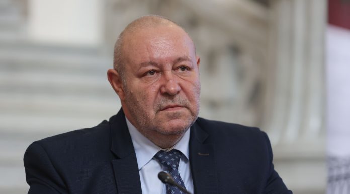 Daniel Fenechiu: „Nu va trăda nimeni din PNL. Mergem cu Bolojan înainte chiar si dacă pică guvernu”