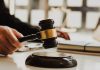 O româncă stabilită în Austria, trimisă în judecată după ce a ameninţat de mai multe ori un procuror din Ilfov