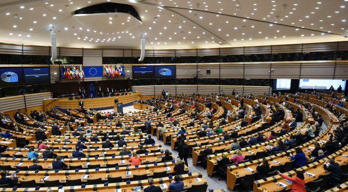 Criza politică din România, urmărită cu interes la Bruxelles. Ce spun grupurile din Parlamentul European