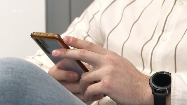 O universitate din Italia propune o revoluție digitală. O aplicație îi plătește pe studenți ca să nu mai stea pe telefoane