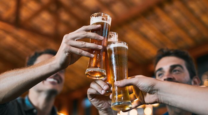 Amenzi de până la 4.000 de dolari și chiar închisoare pentru cei care oferă alcool persoanelor sub 21 de ani la Cupa Mondială