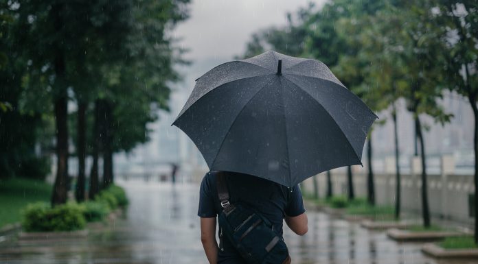 Vremea rămâne rece în acest weekend: ploi și temperaturi scăzute în majoritatea zonelor. Când se va încălzi