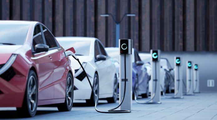 Comisarii UE, iritați de mașinile electrice. Sunt supărați că trebuie să le încarce 20 de minute când merg la Strasbourg