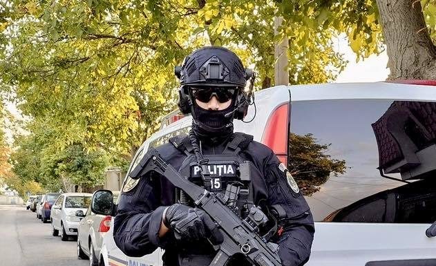 Focuri de armă trase de poliţişti la Babadag, pentru a aplana un conflict între mai multe persoane / Trupele Serviciului pentru Acţiuni Speciale, direcţionate la faţa locului