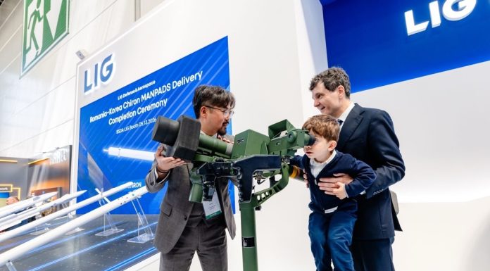Preşedintele Nicuşor Dan, cu fiul său, la expoziţia internaţională „Black Sea Defense, Aerospace and Security – BSDA 2026”: Avem responsabilitatea să mărim alocările în zona de apărare