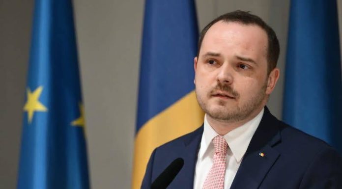 Alexandru Rogobete: Nu putem construi nimic într-o societate care se autodistruge zilnic, în care fiecare reuşită este minimalizată şi fiecare eşec este amplificat fără măsură. Este ca într-o boală gravă