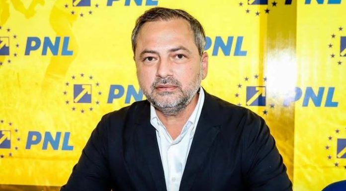 Motreanu (PNL): PSD şi AUR – două feţe ale aceluiaşi sistem politic. Se declară adversari, dar acţionează ca aliaţi ori de câte ori interesele o cer