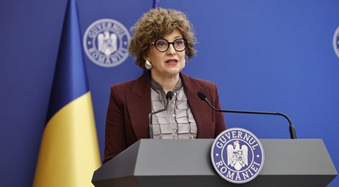 Ce conține mesajul trimis de vicepremierul Oana Gheorghiu parlamentarilor ca să nu voteze moțiunea de cenzură împotriva lui Ilie Bolojan. Ce îi răspund Petrișor Peiu și Adrian Câciu