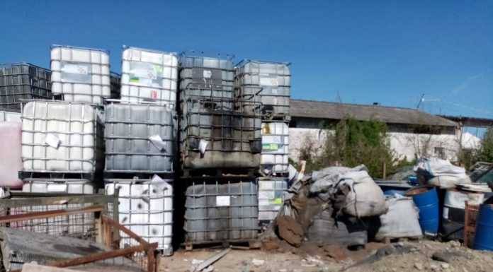 Centru de colectare de deşeuri periculoase şi nepericuloase din Vrancea, amendat de două ori de la începutul anului / Se cere suspendarea autorizaţiei de mediu