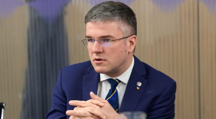 Ministrul USR al Economiei, Irineu Darău, declarații alarmiste înainte de moțiune: „În 11 zile, țara și noi toți am pierdut 10 miliarde de lei”