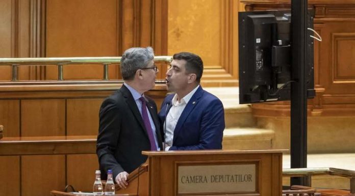 Virgil Popescu (PNL): Simioane, gestul mâinilor legate ţi se potriveşte perfect. Un om care, întrebat despre democraţie, mimează cătuşe pentru adversarii politici nu face campanie, îşi face autoportretul