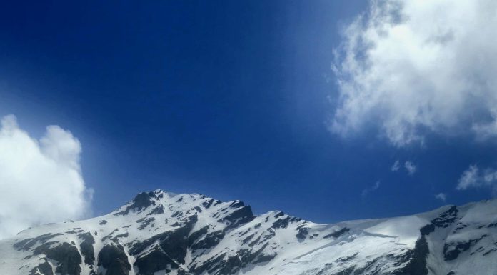 Avalansă de topire de mari dimensiuni la Lâlea Lac / Speciaşişti: Aceste avalanşe se pot produce în orice moment al zilei – FOTO