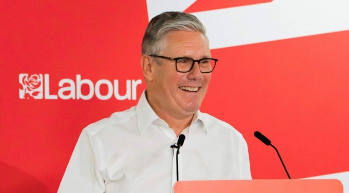 Keir Starmer susține că Brexit-ul a sărăcit Marea Britanie și a provocat o creștere a migrației ilegale. Premierul insistă că nu va renunța la funcție