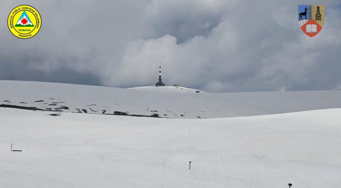 Traseele turistice montane de pe Valea Prahovei rămân închise, din cauza viscolului anunţat la altitudini mari