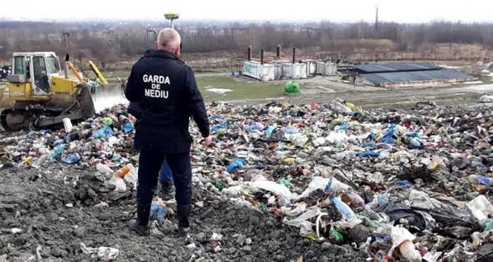 Grave deficienţe în gestionarea deşeurilor, depistate în Sectorul 3 – S-au trimis la tratare doar 0,54% din deşeurile municipale colectate în amestec / Primăria, amendată cu 100.000 de lei de Garda de Mediu