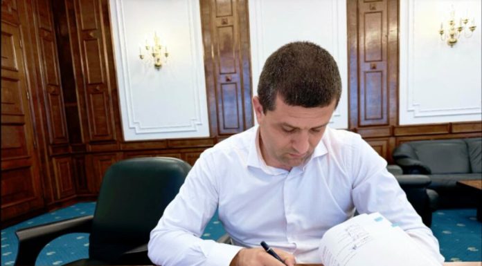 Al doilea pilot român din echipajul care a doborât drona din spațiul aerian al Estoniei, decorat de ministrul Apărării