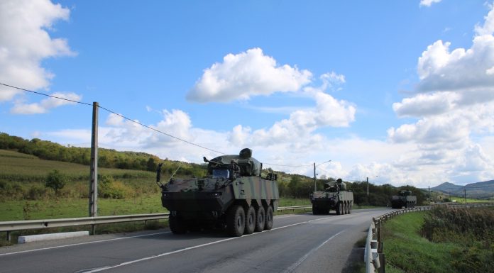 Trei transportoare blindate Piranha 5, implicate în accident în judeţul Sălaj / 11 militari au fost răniţi