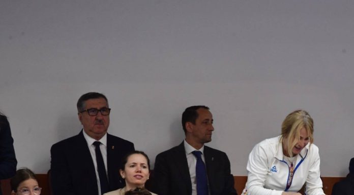 Mirabela Grădinaru, la Oneşti, la evenimentul dedicat Nadiei Comăneci / Partenera preşedintelui Nicuşor Dan i-a transmis legendarei sportive că este un exemplu extraordinar pentru copiii şi tinerii din România – FOTO