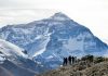 Record pe Vârful Everest. 274 de alpiniști au ajuns pe cel mai înalt munte într-o singură zi