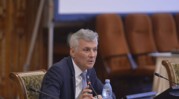 Daniel Zamfir, acuzații grave la adresa PNL: Bolojan, cu frații Micula și cu Ministerul de Finanțe ar fi împărțit banii din Fondul de rezervă pe un șervețel